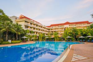 Bazén v ubytování Angkor Century Resort & Spa nebo v jeho okolí