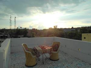 Hotel Mandawa Palace And Restaurent的阳台或露台