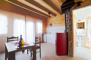 Kuchyň nebo kuchyňský kout v ubytování Holiday homes Piralo