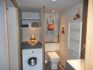 Imagen de la galería de Appartement plein pied bord de mer, en Sibiril