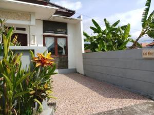 a house with a fence and plants in front of it at Villa das Meer 2BR Villa near Lovina Beach in Lovina