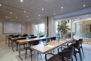 a conference room with tables and chairs and a projection screen at Hotel Saratoga in Palma de Mallorca +37 photos