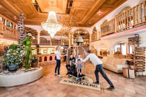 Imagem da galeria de Hotel Schneeberg Family Resort & SPA em Ridanna