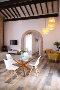 a living room with a table and white chairs at Ático en el puerto de Dénia in Denia