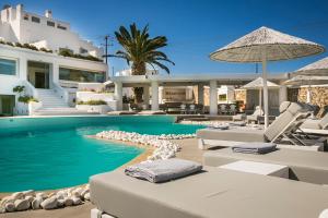 a villa with a swimming pool and a house at Ilio Maris in Mýkonos City