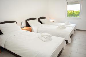 Postel nebo postele na pokoji v ubytování Deltix Apartments + 37 fotografií
