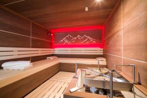 A bed or beds in a room at Aparthotel AlpTirol