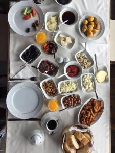 Opțiuni de mic dejun disponibile oaspeților de la Aravan Evi