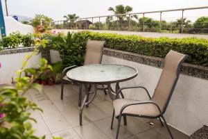 a table and chairs sitting on a balcony at Hai Tan Feng Qing in Toucheng