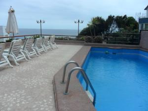 בריכת השחייה שנמצאת ב-Condesa del Mar או באזור