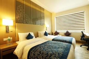 Un pat sau paturi într-o cameră la Days Hotel Jaipur Tonk Road By Wyndham