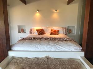 a bedroom with a bed with white sheets and pillows at The Glen in Raleigh +66 photos