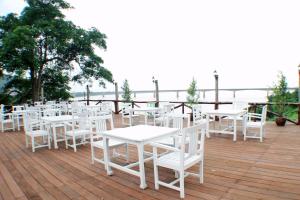 Balkón nebo terasa v ubytování Arawan Riverside Hotel
