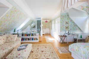 a living room with a couch and a table at OLEANDER SUITEN großzügig wohnen mit besonderem Charme in Trausdorf +44 photos