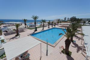 El Mouradi Club Selima veya yakınında bir havuz manzarası