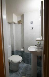 A bathroom at Agapi Holiday Home Még 20 kép