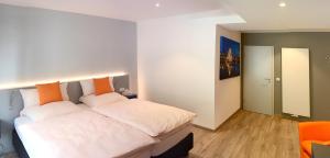 Uma cama ou camas num quarto em Amel Mitte Bed & Breakfast