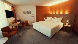 Postel nebo postele na pokoji v ubytování Hotel Adler Asperg