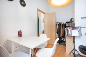 Kuchyňa alebo kuchynka v ubytovaní Luminous & Cosy Down Town Apartment