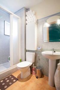 Kúpeľňa v ubytovaní Luminous & Cosy Down Town Apartment