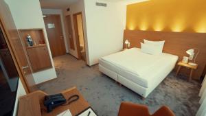 Postel nebo postele na pokoji v ubytování Hotel Adler Asperg
