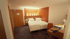 Postel nebo postele na pokoji v ubytování Hotel Adler Asperg