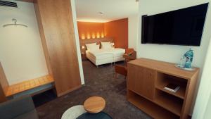 Postel nebo postele na pokoji v ubytování Hotel Adler Asperg