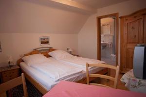 Postel nebo postele na pokoji v ubytování Pension Elke Rothenburg + 1 fotografie