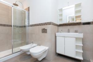 a bathroom with a toilet and a sink and a shower at Comfortable and Convenient apt in the center - Zanobi Delux in Florence