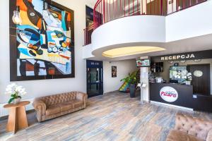 a lobby with couches and a reception area at Hotel Picaro Stok in Łagów