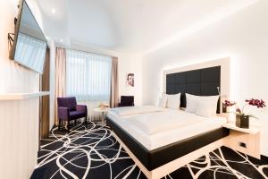 Postel nebo postele na pokoji v ubytování Sieben Welten Hotel & Spa Resort