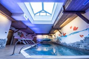 Bazén v ubytování Hotel Capriolo nebo v jeho okolí