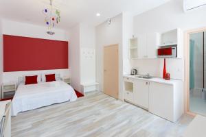 Kuchyň nebo kuchyňský kout v ubytování Basseynaya Apart Hotel