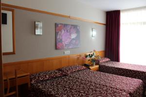 Posteľ alebo postele v izbe v ubytovaní Hotel Esplendid