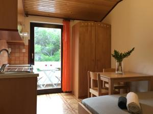 Postel nebo postele na pokoji v ubytování Apartmani Lisac