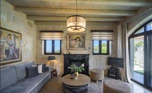 Χώρος καθιστικού στο Heraklion Twins House - Private Pool Retreat