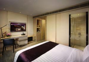 Uma cama ou camas num quarto em Nathan Hotel