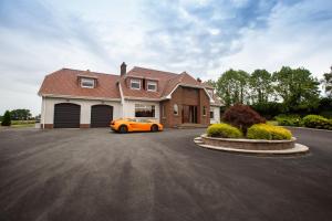Gallery image of Luxury Manor, Private, Double Garage, Hot tub, Wifi in Ballinderry Upper