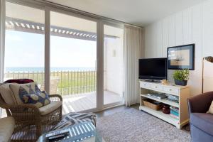 Μια τηλεόραση ή/και κέντρο ψυχαγωγίας στο La Playa Condominium 209