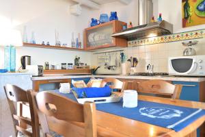 a kitchen with a table with a blue table cloth on it at Casa Mare Holiday Pozzallo in Pozzallo