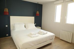 Postel nebo postele na pokoji v ubytování Roscoff Beach House