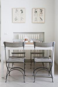 A seating area at Casa Chiara