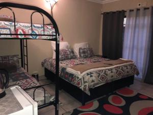 Кровать или кровати в номере Africaren Budget Stay
