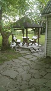 a gazebo with a picnic table and a bench at Zielony Domek Wisłoczek in Rymanów