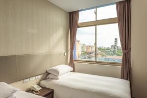 Кровать или кровати в номере Holiday Garden Hotel SKM Park