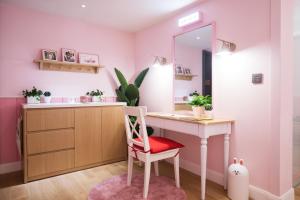a dressing room with a desk and a mirror at Sotetsu Hotels The Splaisir Seoul Myeongdong in Seoul