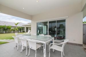 Kawasan patio atau luaran di Hua Hin Pool Villa with 4 Bedrooms L50