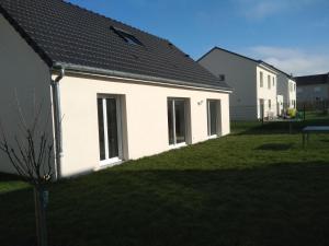 a white house with a black roof at Etape au Calme à 4Km du Center de Reims in Reims
