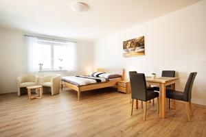 Posteľ alebo postele v izbe v ubytovaní Apartmány Lipno 510