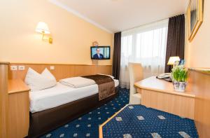 Postel nebo postele na pokoji v ubytování Hotel Royal